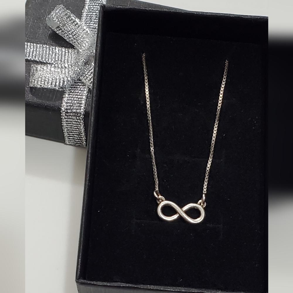 Vtg. Sterling Silver Infinity Necklace by Duadema Italy